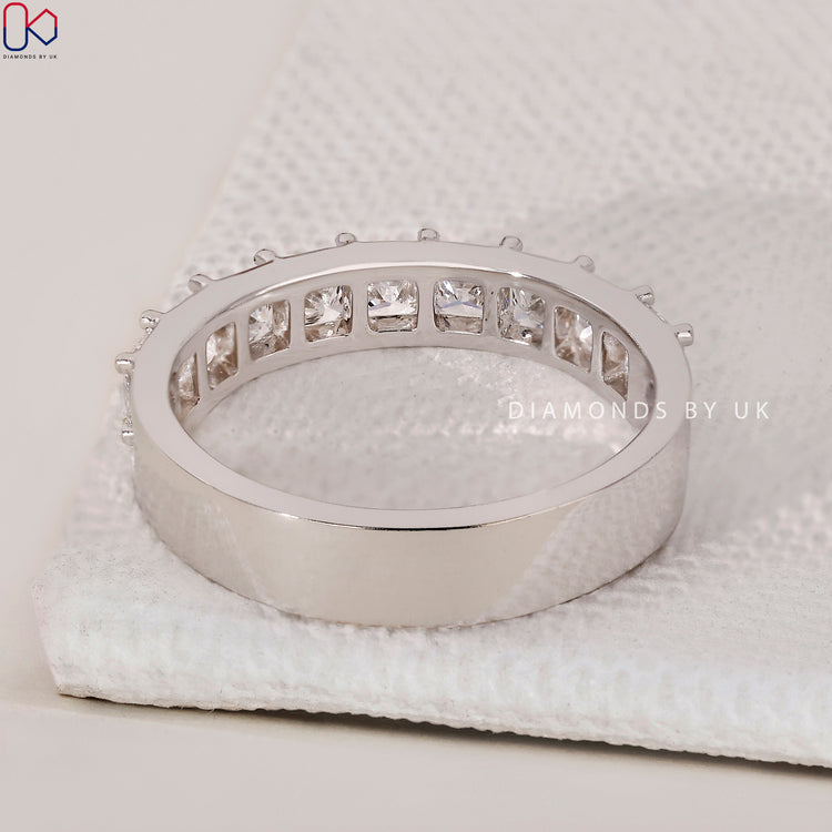Half eternity band featuring diamonds set around the entire band.
