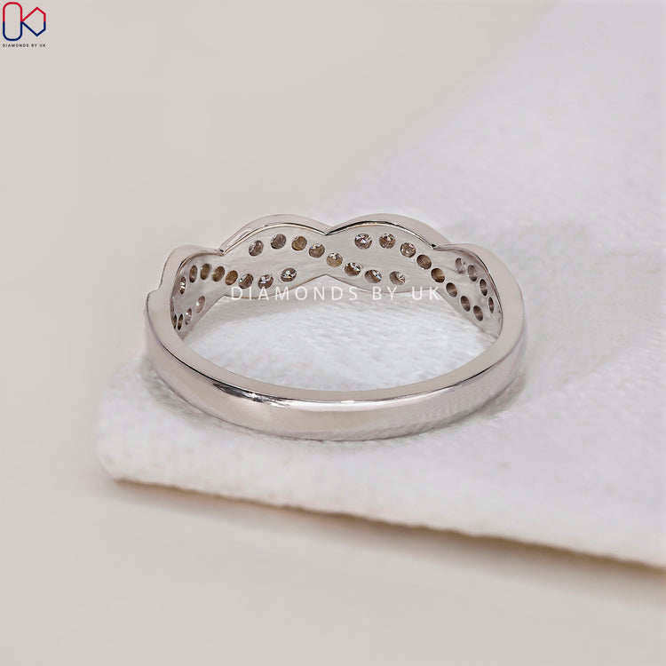 Lab grown diamond wedding band for sustainable and ethical luxury.
