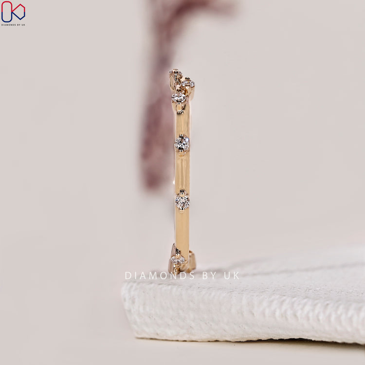 Yellow gold wedding band with a radiant and warm finish.
