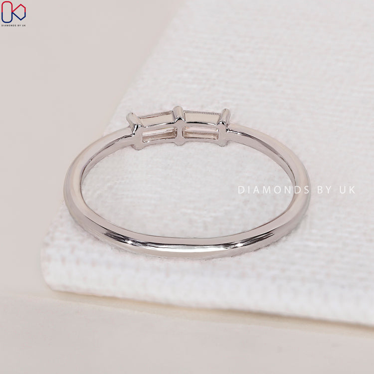Minimalist wedding band perfect for everyday elegance and simplicity.

