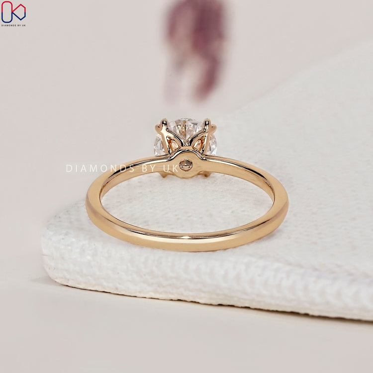 Diamondsbyuk engagement ring featuring a round diamond solitaire ring with exquisite craftsmanship.