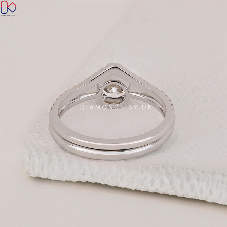 Buy bridal set with solitaire setting and round diamond wedding band.
