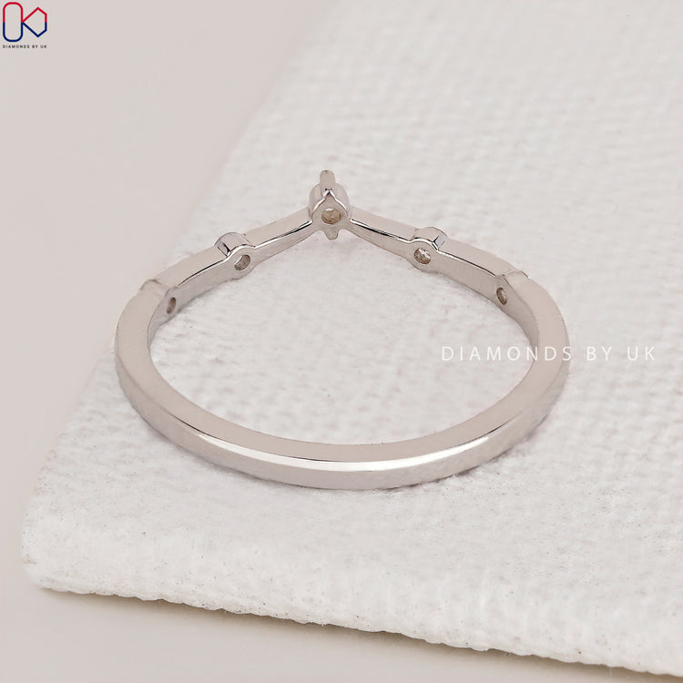 Lab Grown Diamond wedding band combining ethical sourcing and brilliance.
