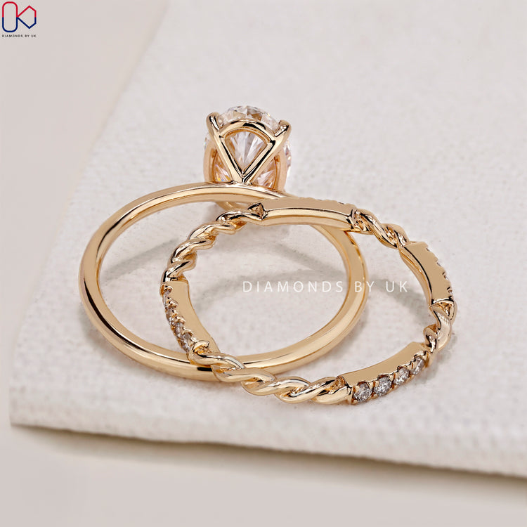 DiamondsbyUK bridal set crafted with precision and care.