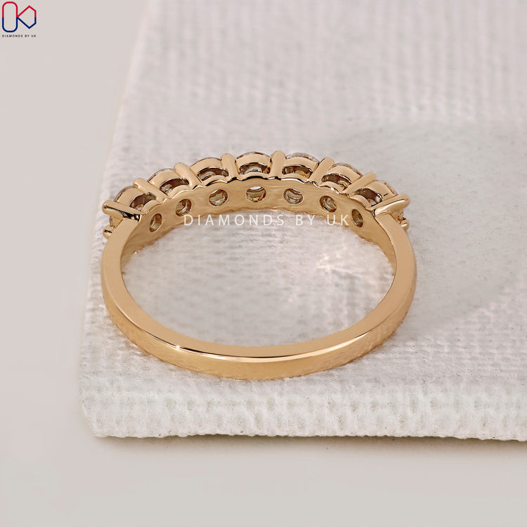 Diamondsbyuk band with 7 stone wedding band.
