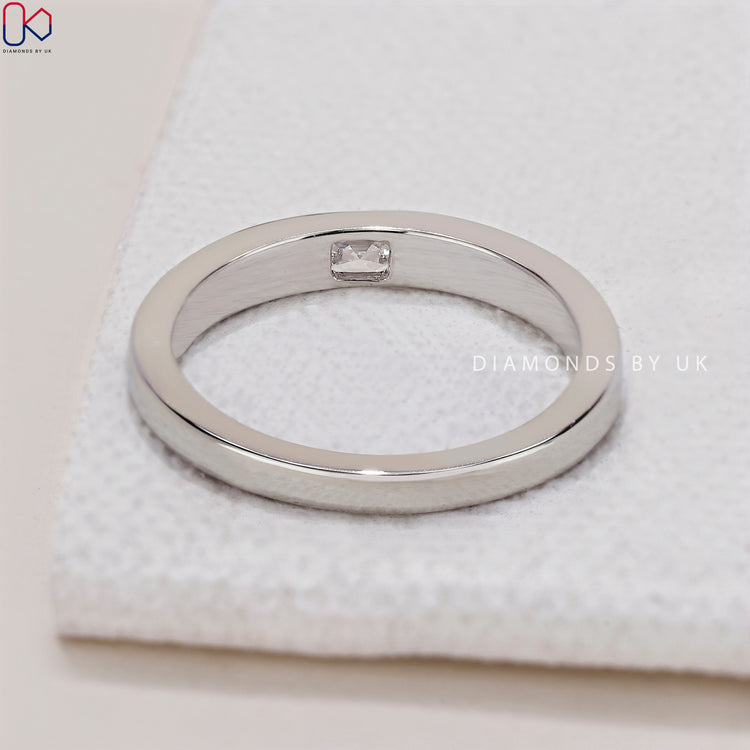 Buy wedding band to celebrate your special moments with style and charm.
