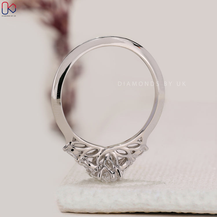 Buy marquise cut diamond engagement ring online.
