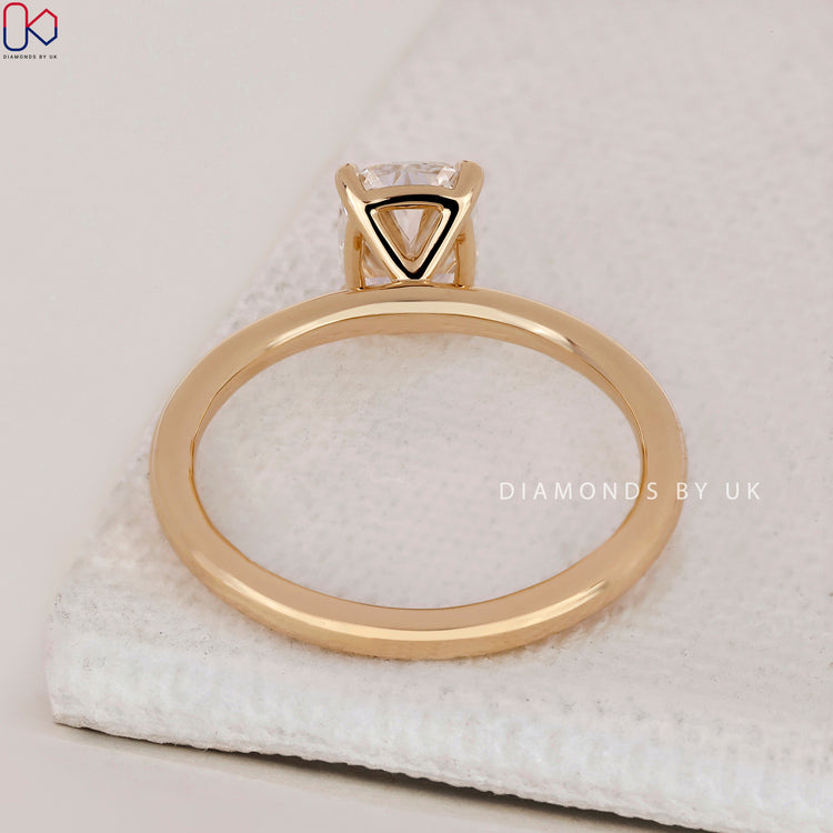 4 Prong Claw Setting for a secure and stylish hold.
