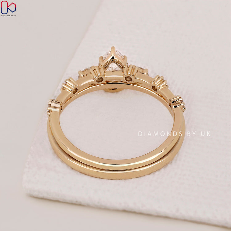 Custom bridal set with lab grown diamond for a stunning look.
