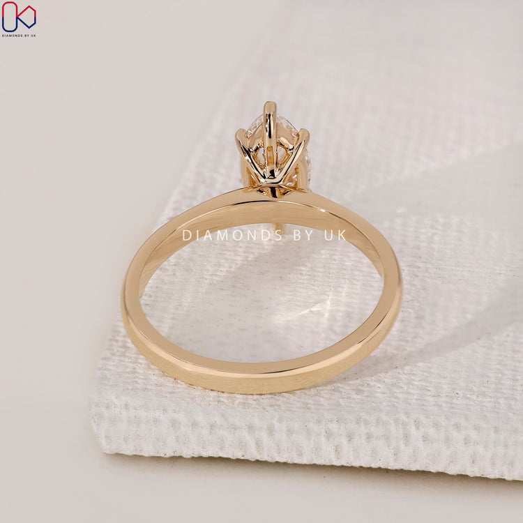 Handmade jewellery designed for special moments.

