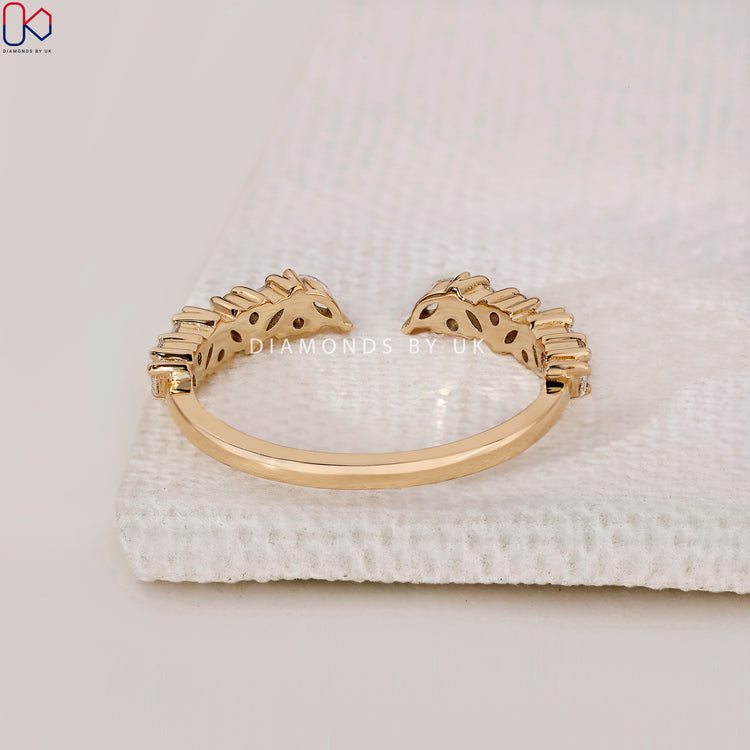 Buy diamond band with marquise and round layout.
