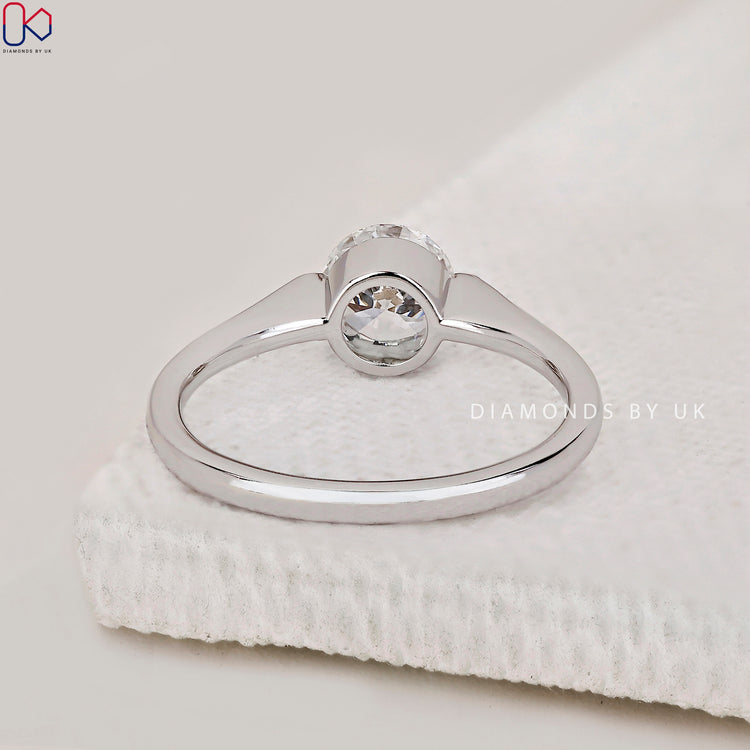 Handmade jewellery featuring a round solitaire diamond ring.
