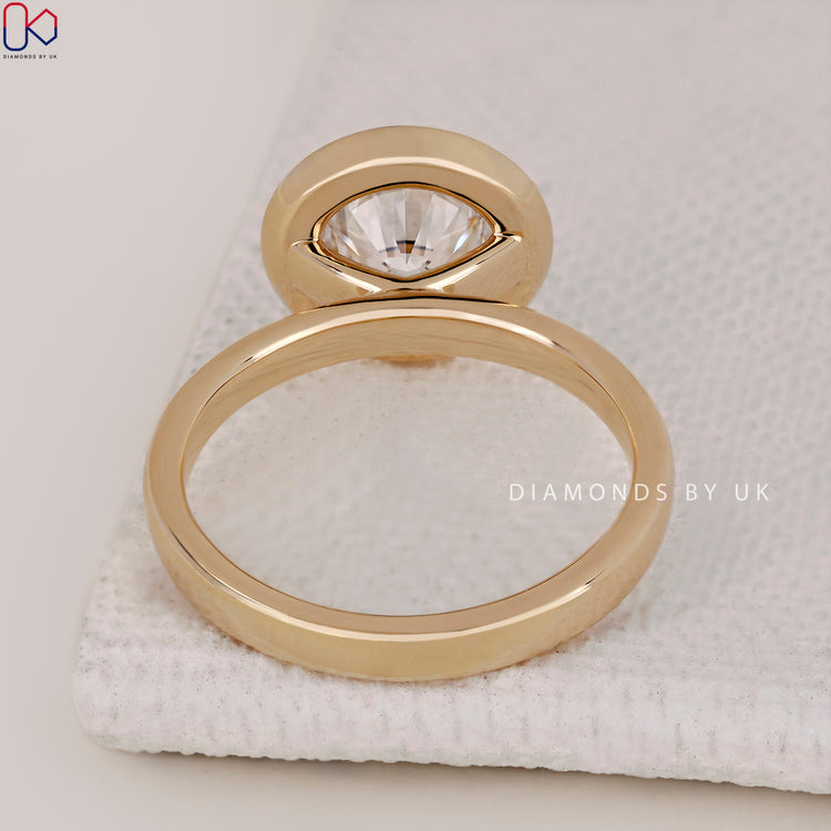 IGI certified diamond for guaranteed quality.
