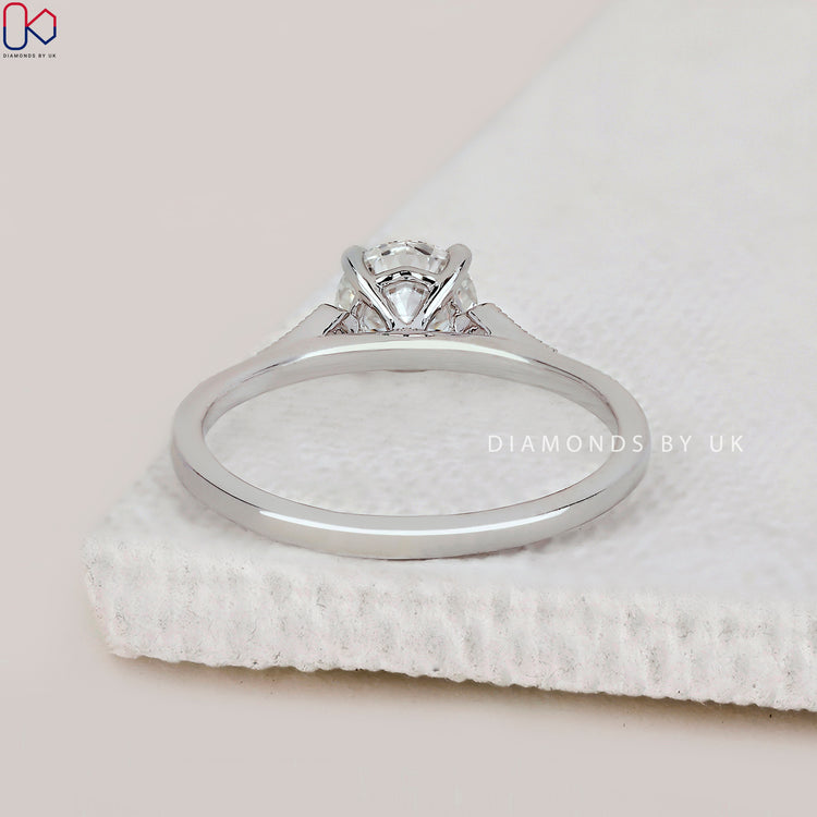 Buy engagement ring with a classic round cut diamond setting.
