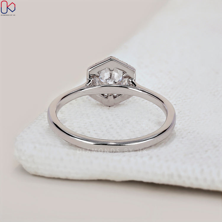 Diamondsbyuk ring with a round cut diamond set in a white gold engagement ring.
