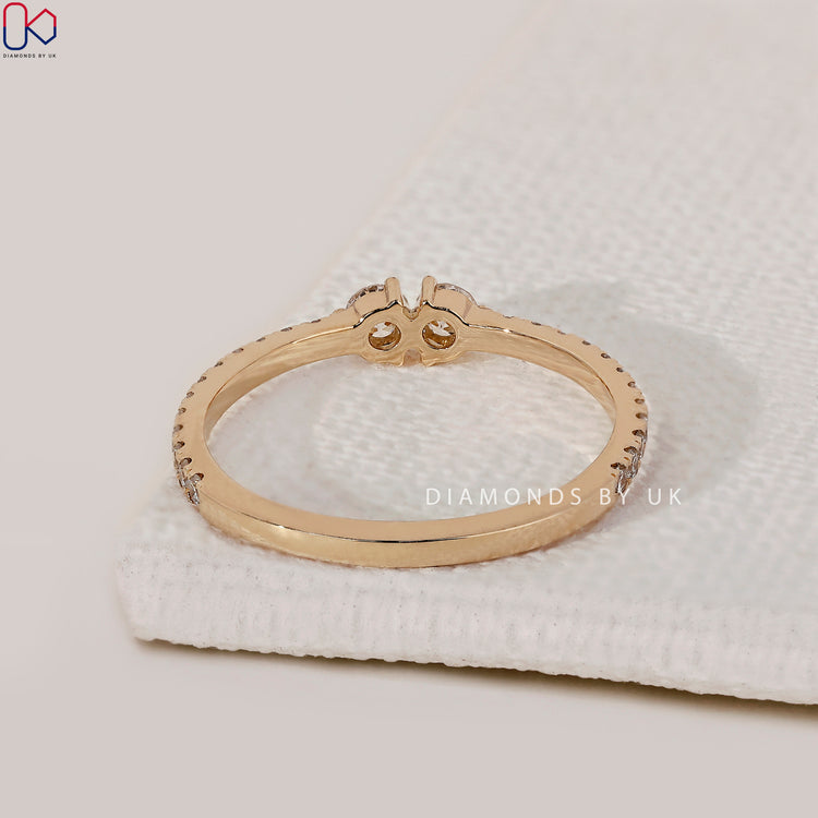 lab grown diamond placed in beautiful band craftsmanship
