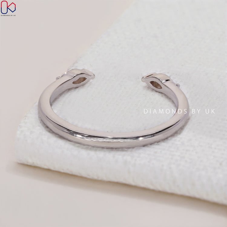 Buy wedding band to celebrate your special day with timeless beauty and quality.
