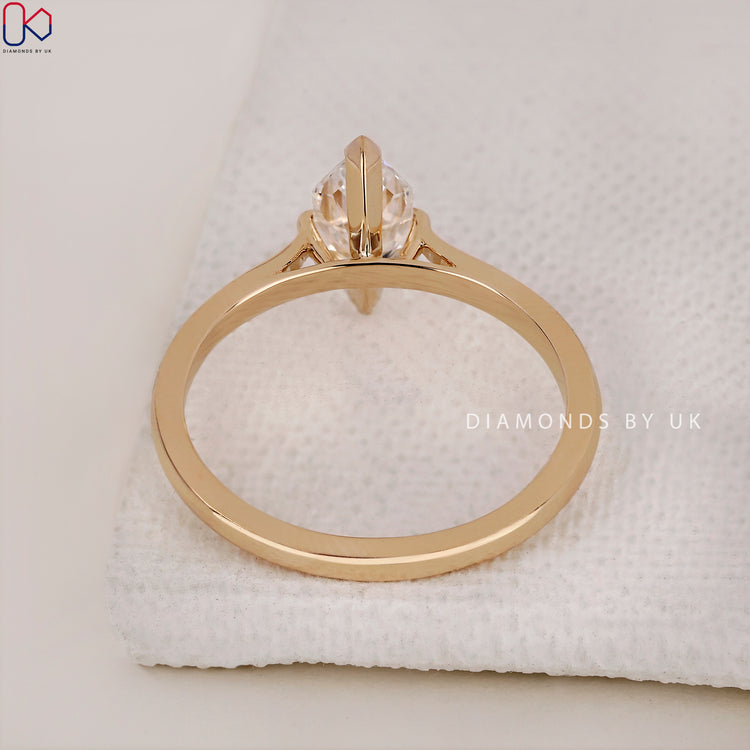 Elegant Pinched Shank Diamond Ring.
