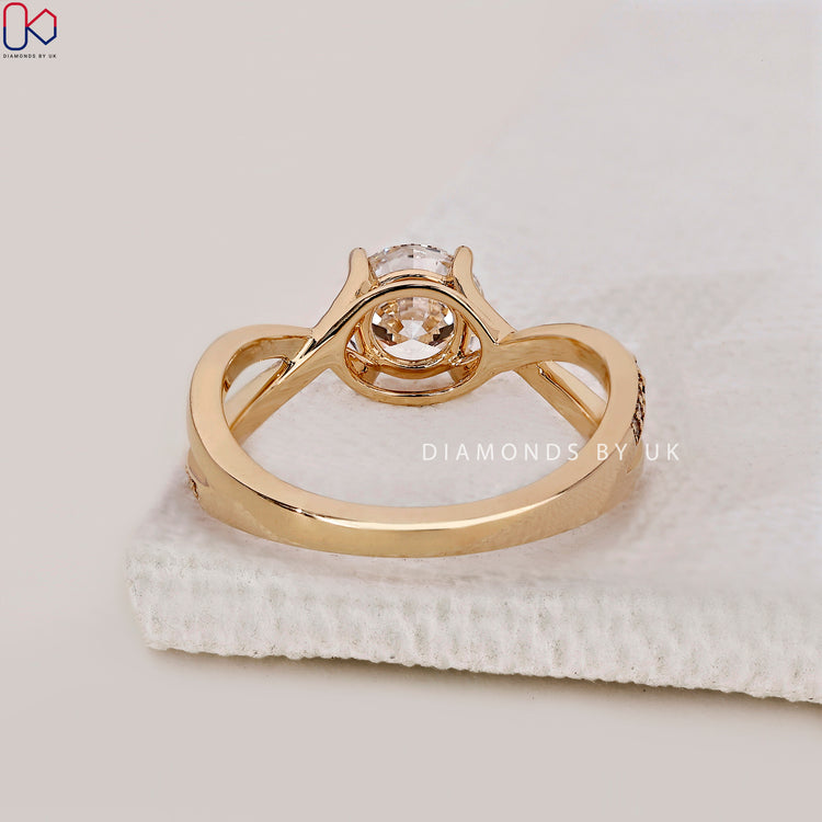 Round Diamond Twisted Engagement Ring