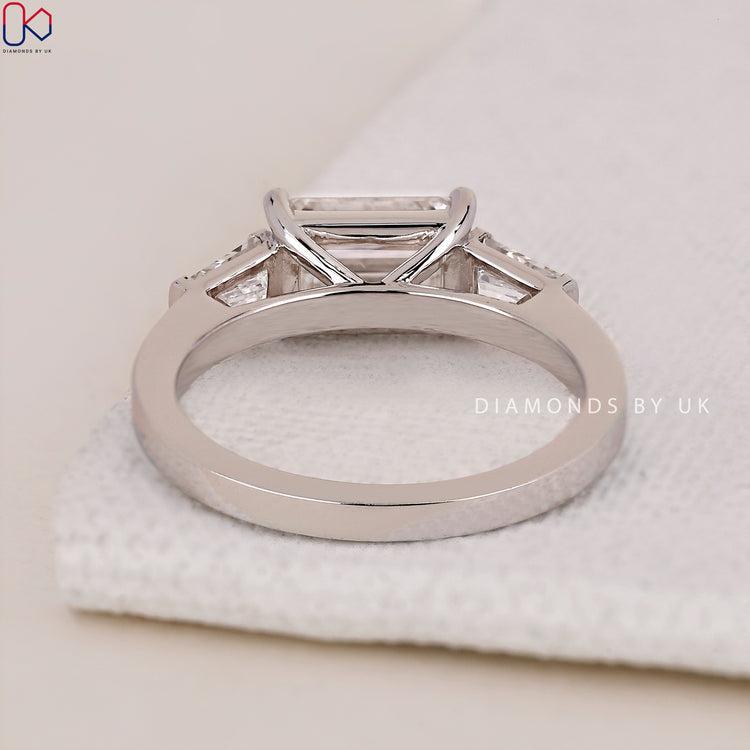 IGI certified diamond ring for guaranteed quality.
