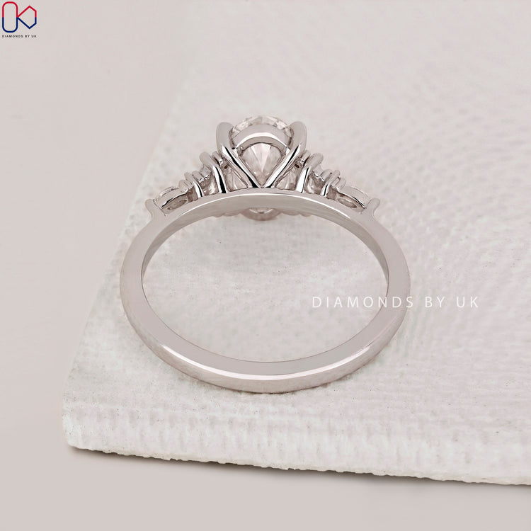 Certified IGI certified diamond ring for quality assurance.
