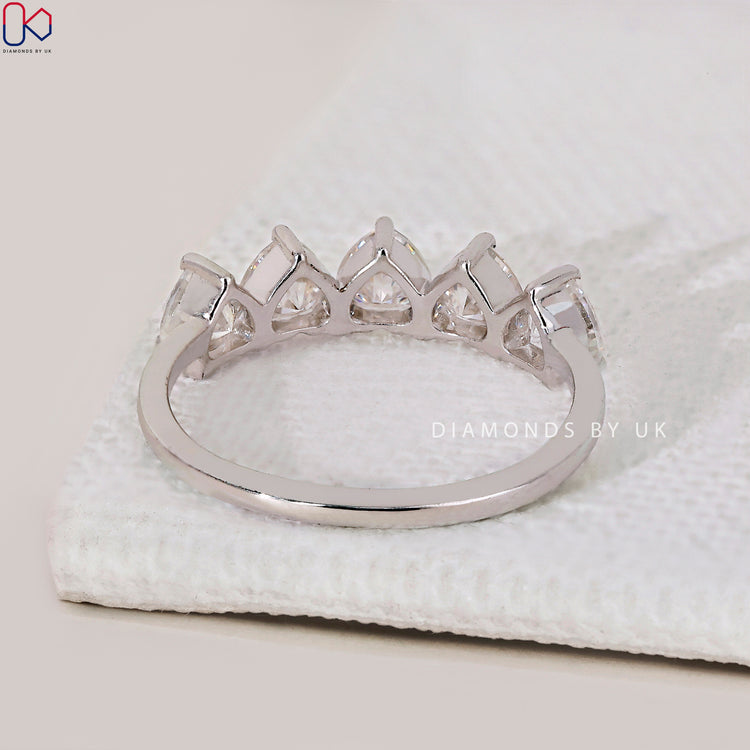 Lab grown diamond offering sustainability and beauty.
