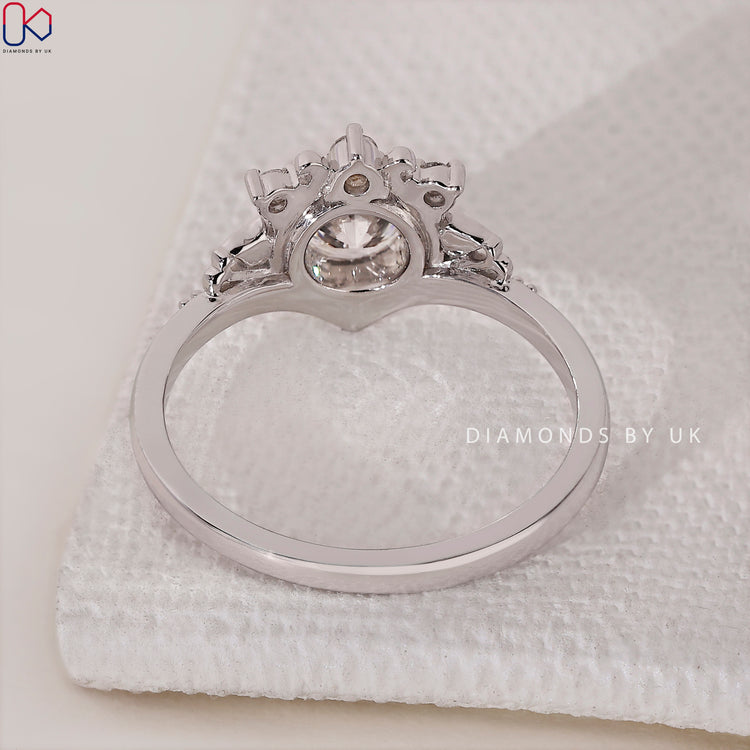 Buy engagement ring for a perfect proposal.
