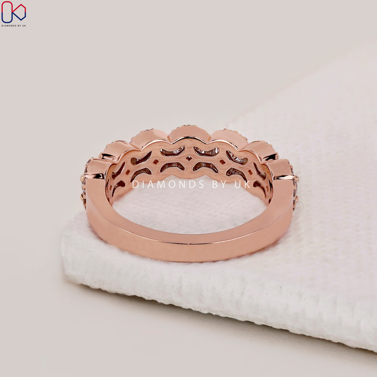 prong setting on round wedding band with fine detail
