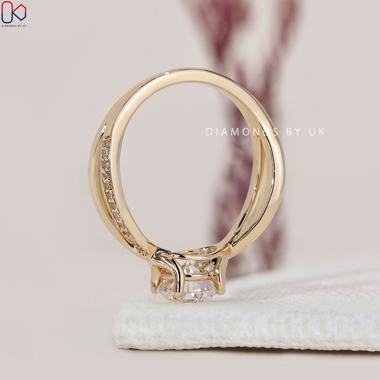 Round Diamond Twisted Engagement Ring