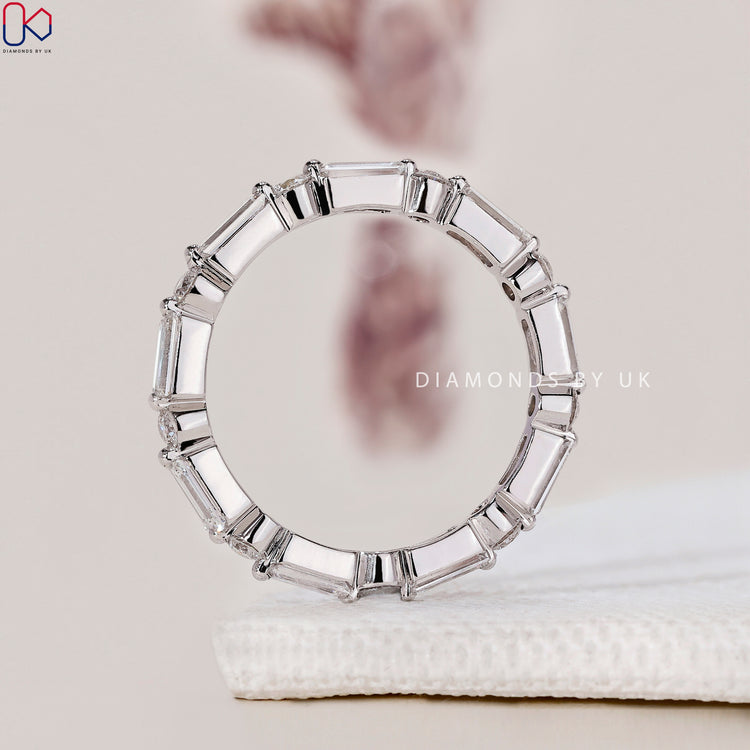 IGI certified wedding band ensuring authentic and premium-quality diamonds.
