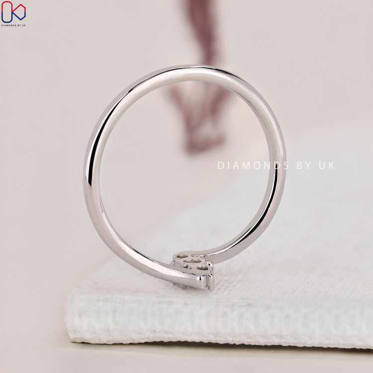 Engagement ring UK with a classic design
