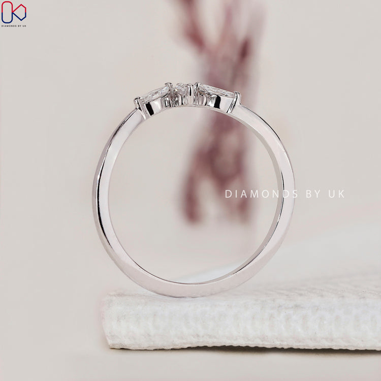 Exquisite handmade band designed by skilled artisans for a personalised touch.
