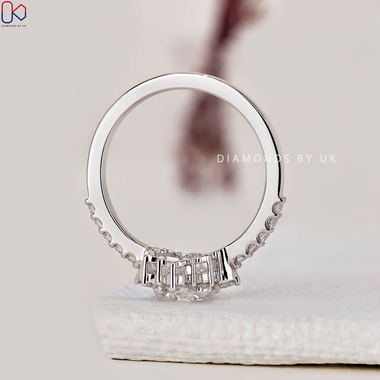 Buy engagement ring with dazzling diamonds set in white gold.
