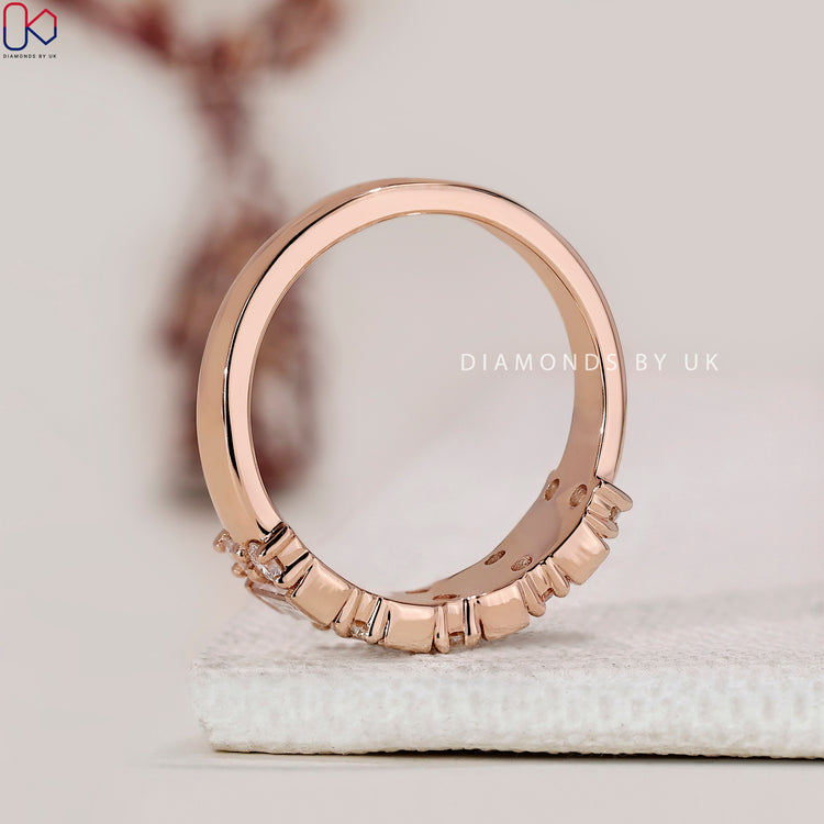 Diamondsbyuk band with semi bezel setting.
