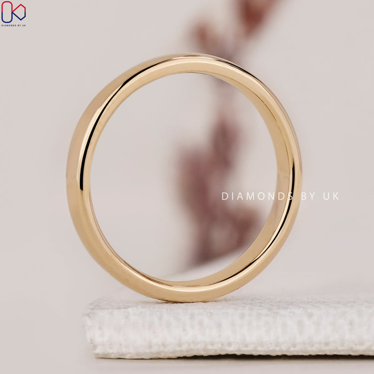 Diamondsbyuk band made as a comfort fit band.
