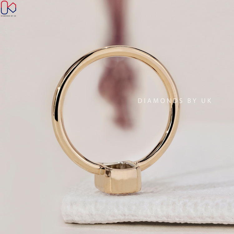 Yellow Gold Engagement Ring with a timeless shine.