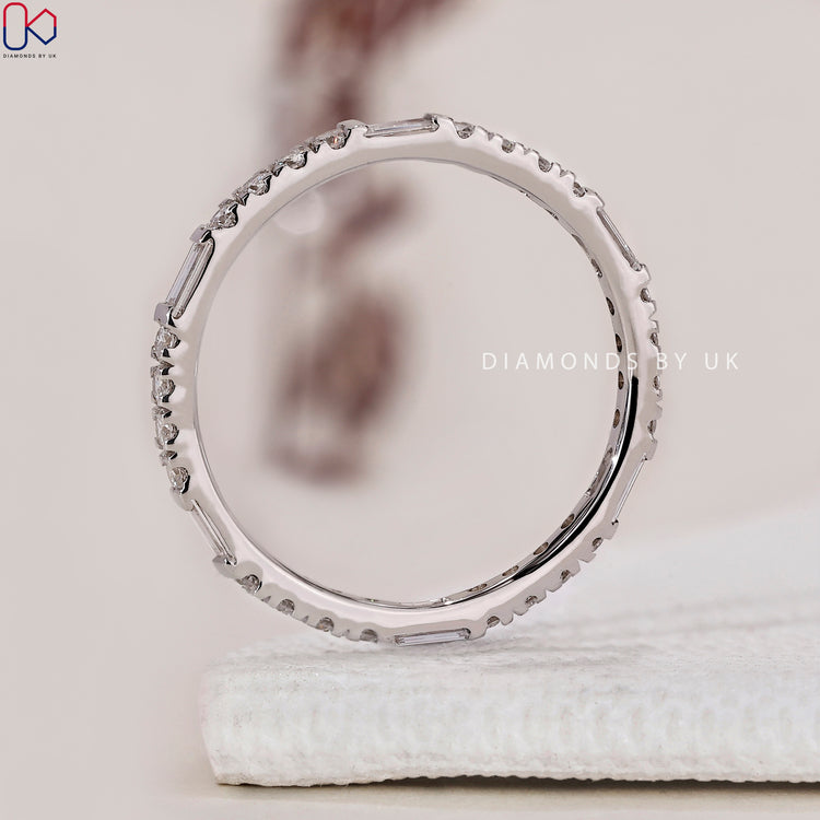 Exquisite handmade jewellery featuring timeless elegance.
