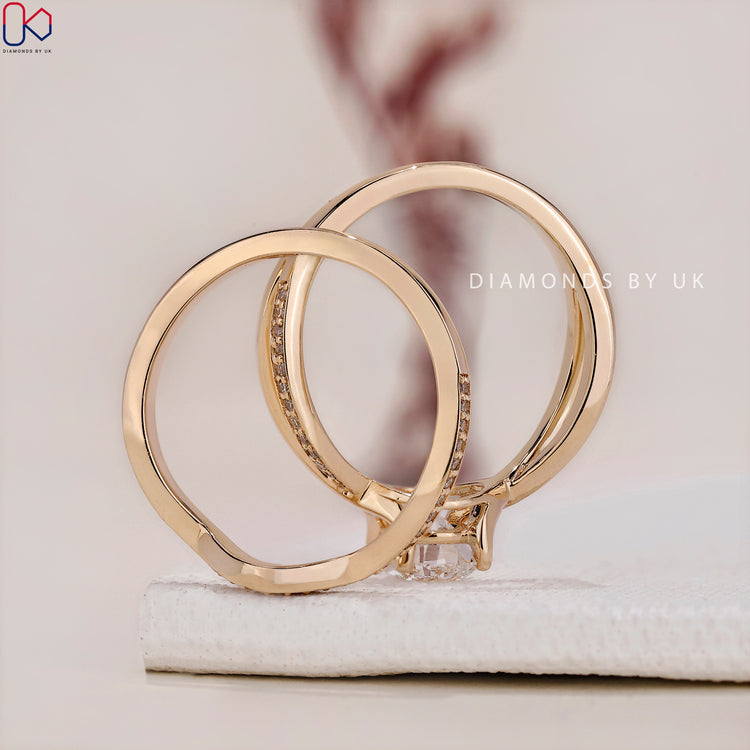 IGI certified round engagement ring with a matching curved wedding band.
