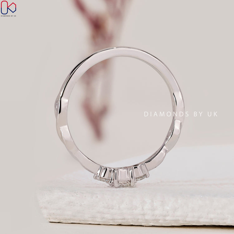 Diamondsbyuk engagement ring with a twist shank and Lab Grown Diamond.
