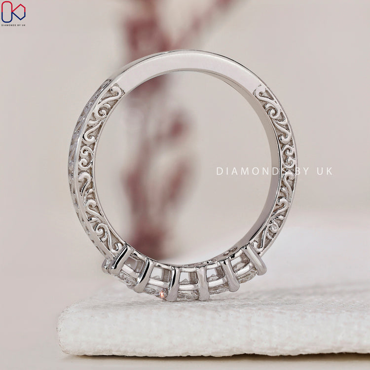 Shop to buy wedding band that combines quality craftsmanship with stunning designs.