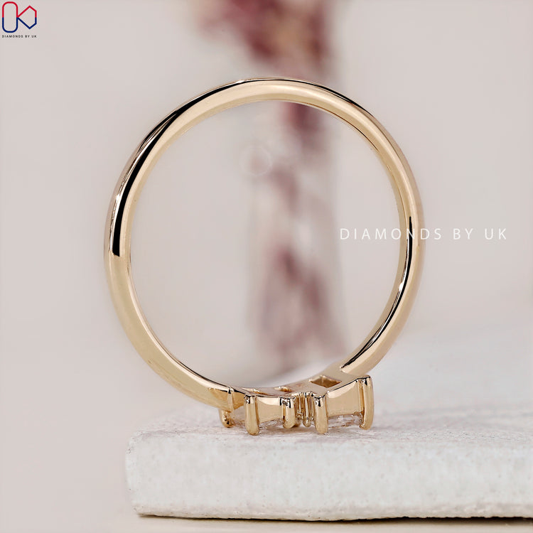 Engagement ring UK with stunning diamonds.
