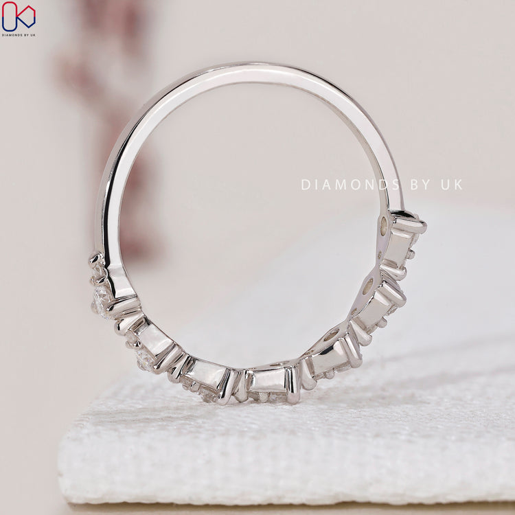 Pear shaped outline band designed with delicate details for a unique look.
