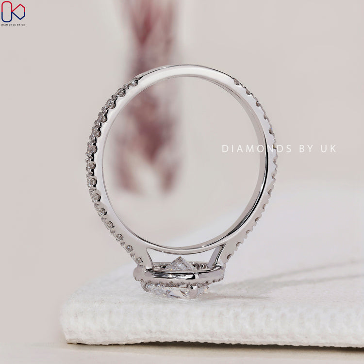 Shop to buy engagement ring with a stunning heart cut diamond.