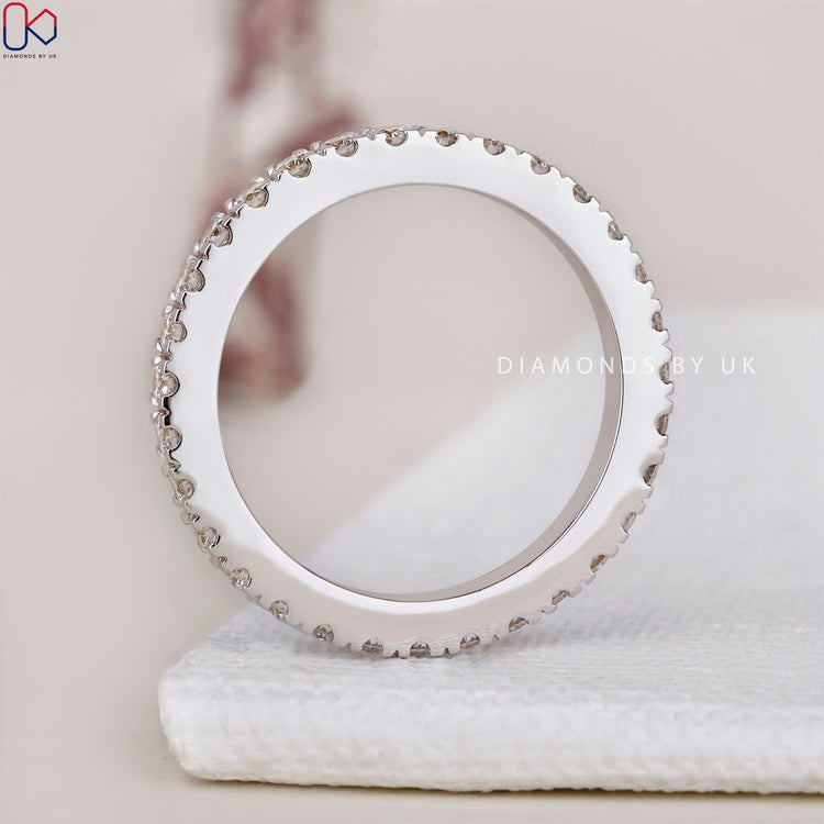 IGI certified wedding band ensuring top-quality diamonds.
