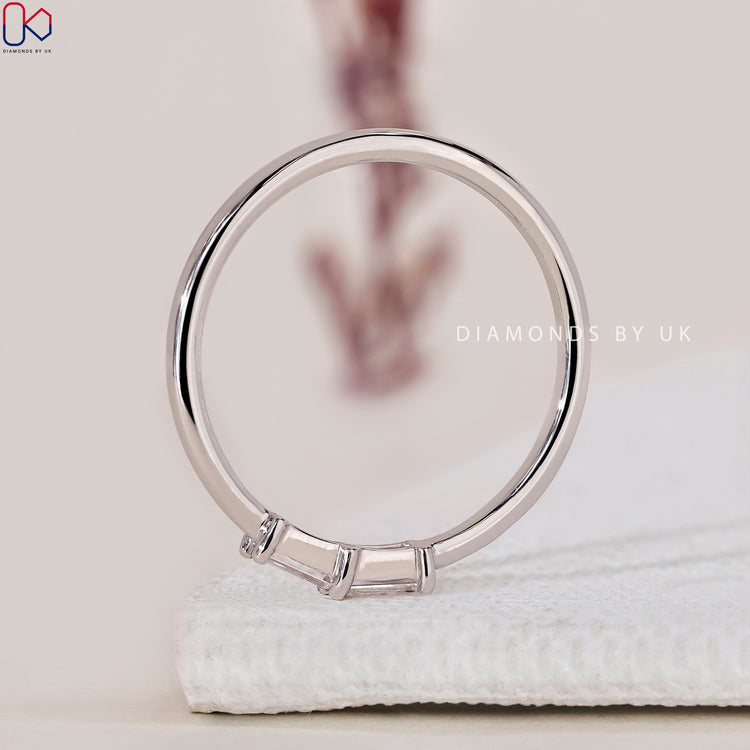 IGI certified wedding band guaranteeing quality and authenticity.
