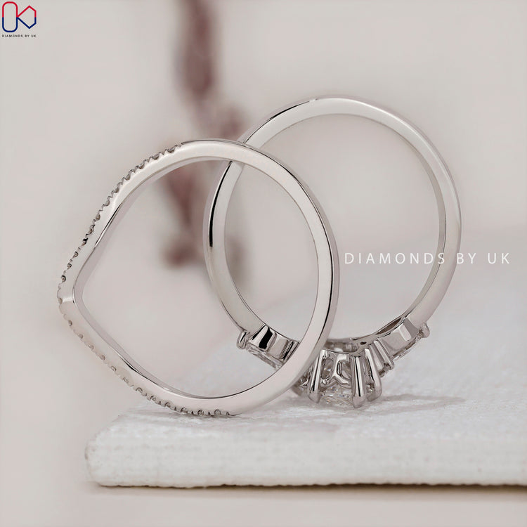 Round cut diamond band for a classic touch.
