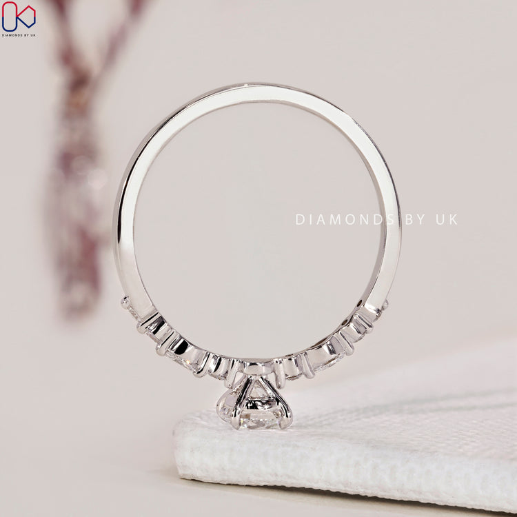 Shop to buy engagement ring with a round cut diamond ring in white gold engagement ring.
