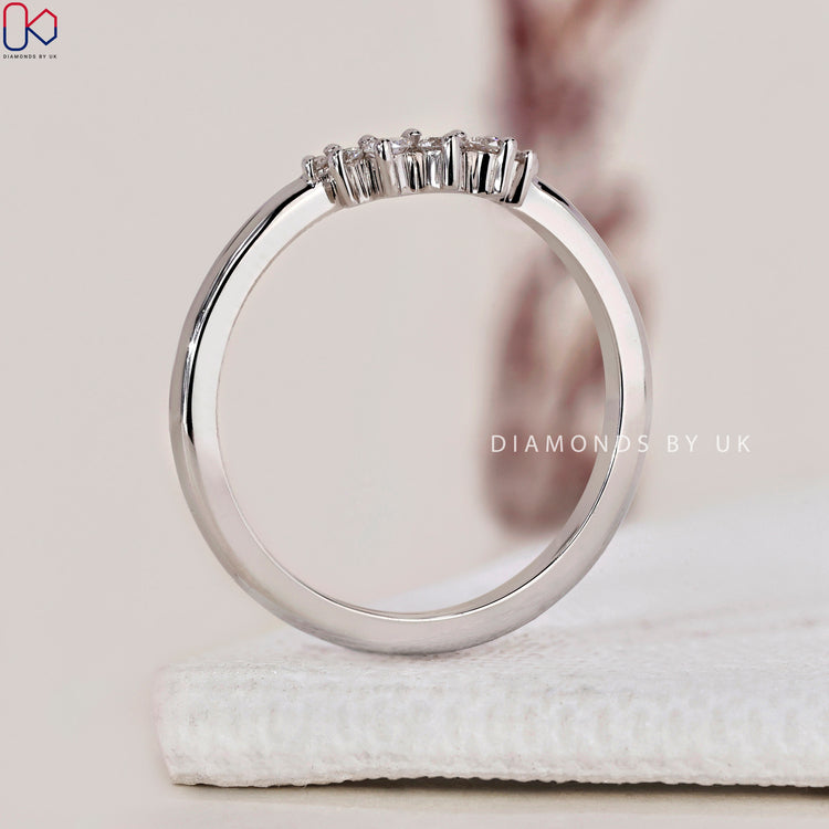 White gold wedding band with a sleek, polished finish for classic appeal.

