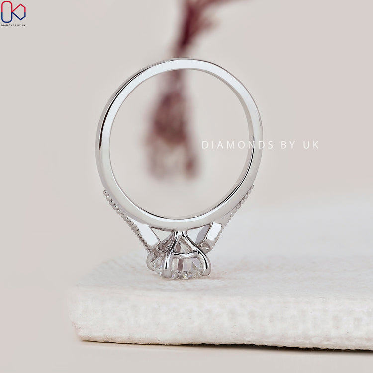 Handmade jewellery featuring exquisite round cut diamonds and white gold.
