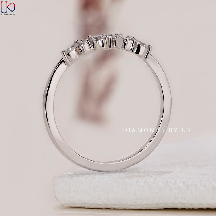 IGI certified wedding band with guaranteed premium diamond quality.
